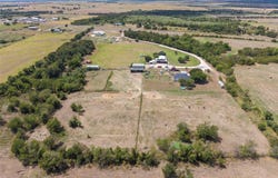 140 Private Road 801, Lott, TX 76656