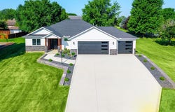 4085 E Oldfield Drive, Leesburg, IN 46538