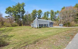 402-402A Holmes St, Halifax, MA 02338
