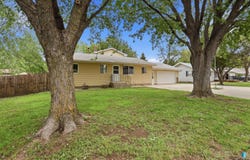 704 S Albert St, Freeman, SD 57029