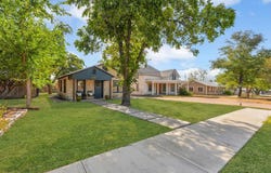621 S Washington St, Fredericksburg, TX 78624