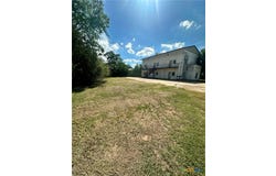 1010 Nelson, Yoakum, TX 77995