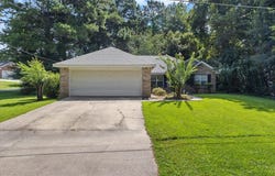 334 Pine Ln, Hattiesburg, MS 39402