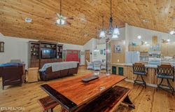 414 Shaddon Rd, Tellico Plains, TN 37385