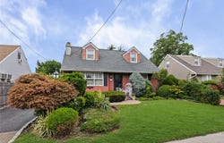 822 Peninsula Boulevard, Woodmere, NY 11598