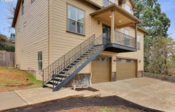 1930 HAWKINS Ln, Eugene, OR 97405
