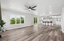 808 Crestview Dr, Solon, IA 52333