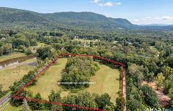 471(4) Undermountain Road, Salisbury, CT 06068