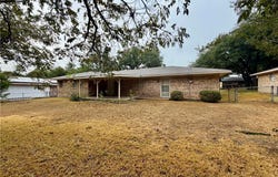 110 E Upshaw Avenue, Temple, TX 76501