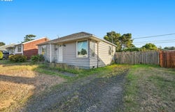941 PACIFIC Ave, CoosBay, OR 97420