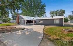 1105 Idaho St, Gooding, ID 83330