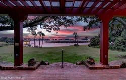 13801 Arbor Circle, Ocean Springs, MS 39564