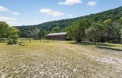 648 Bluff Creek Rd, Leakey, TX 78873