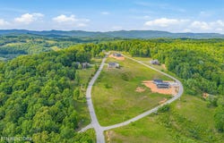 195 Kennedys Lp, LaFollette, TN 37766