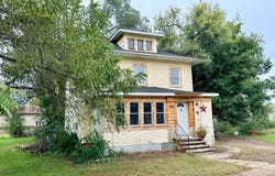 1002 Locust Street, Thomson, IL 61285