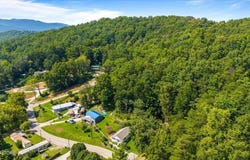 1501 Cherry Bottom Rd, Caryville, TN 37714