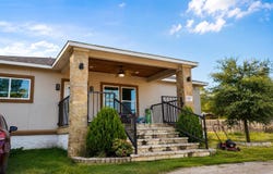 130 Los Arcos Rd, Elgin, TX 78621