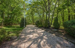 10 Debbie Trail, Hampton Bays, NY 11946