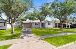 607 E 9TH ST, Bishop, TX 78343