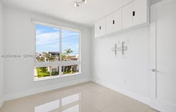 10471 NW 66th St, Doral, FL 33178