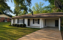 690 Cox Avenue, Holly Springs, MS 38635