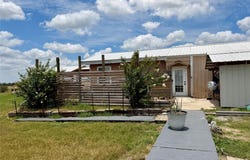 441 Molasses Rd, Dale, TX 78616