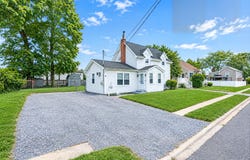 131 E Alhambra Avenue, Lindenhurst, NY 11757