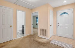 7 Daria Drive, Oakdale, NY 11769