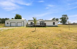 575 Lawrence 2075, LaRussell, MO 64848