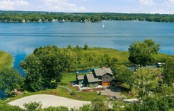 2852 Peninsula Ave, Delafield, WI 53018