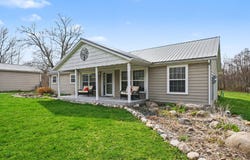 45284 Co Rd 703, Coloma, MI 49038