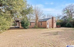 32 Roddy St, Cheraw, SC 29520