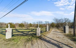 1006 S Clark Road, Cedar Hill, TX 75104