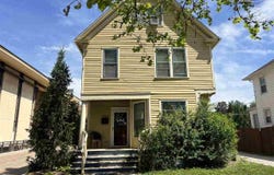 616 E Bloomington St, IowaCity, IA 52245