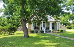 706 W Wrights Avenue, Comanche, TX 76442