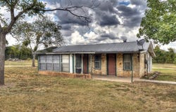 201 7th St, Leakey, TX 78873