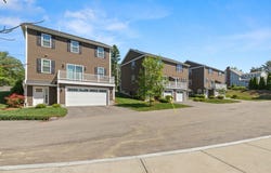 4 Fairview St, Chelmsford, MA 01863