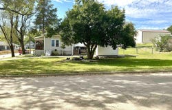 319 E Orchard Street, Centerville, IA 52544