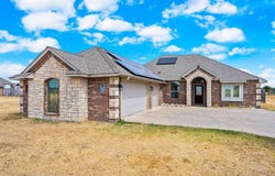 1826 Paint Rd, Cache, OK 73527