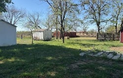 517 Giddings St, Lexington, TX 78947