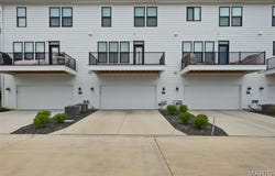 8933 Eager Road, St Louis, MO 63144