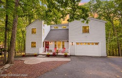 203 St Andrews Drive, Bushkill, PA 18324