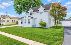 131 E Alhambra Avenue, Lindenhurst, NY 11757