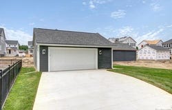 750 Schalm Dr, Clawson, MI 48017