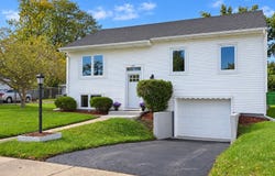 424 Mark Avenue, Glendale Heights, IL 60139