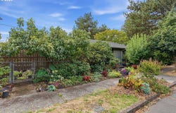 1803 E 6TH St, Vancouver, WA 98661