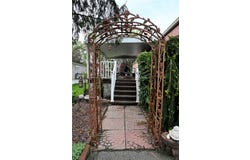 6 Roundtable Dr, Belle Vernon, PA 15012