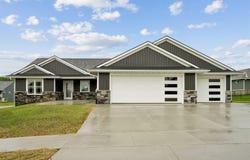 1006 Sage Oak Circle, Manchester, IA 52057