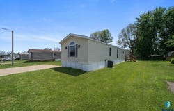 5703 W Owl Pl, Sioux Falls, SD 57107
