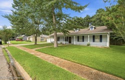 122 Booth Circle, Ocean Springs, MS 39564